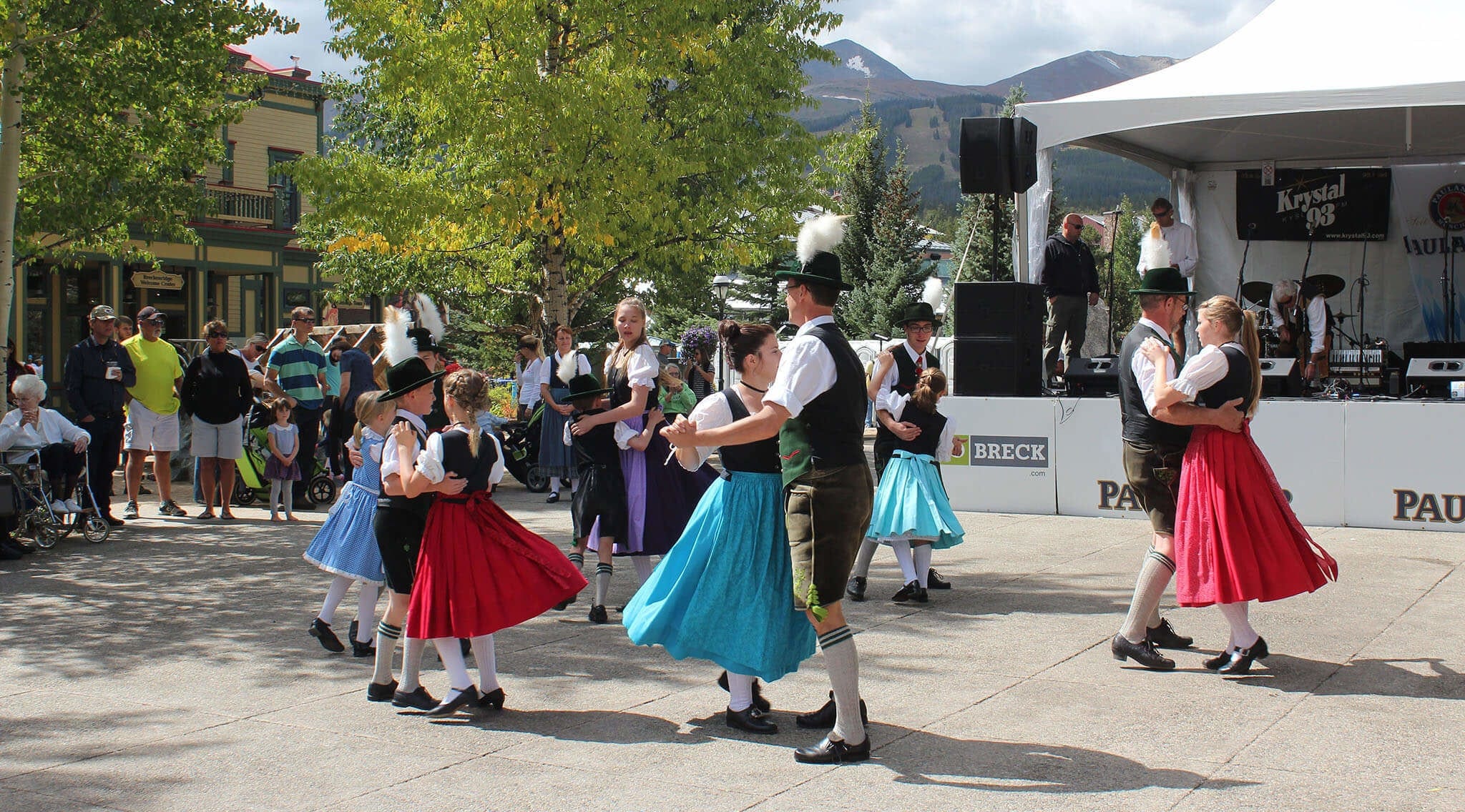 Polka dancers during Oktoberfest
