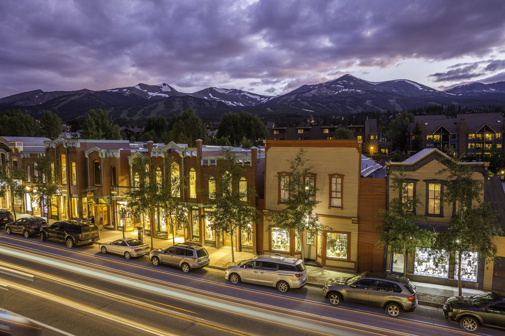 cityscape of Breckridge with mountains in the background