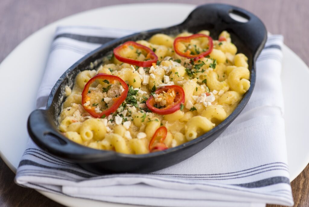 artisan mac and cheese dish